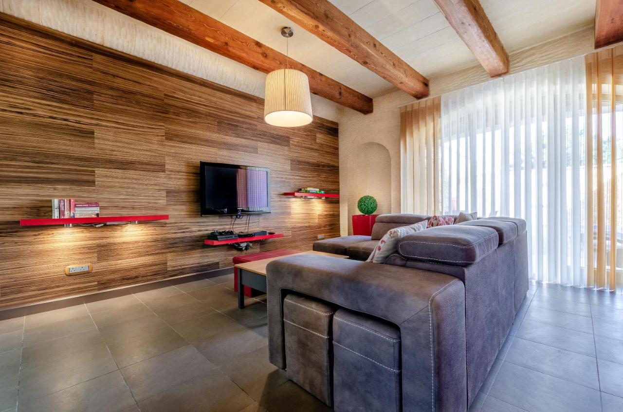 A Popular Pet Friendly Villa With A Pool, Gozo Xaghra Bagian luar foto