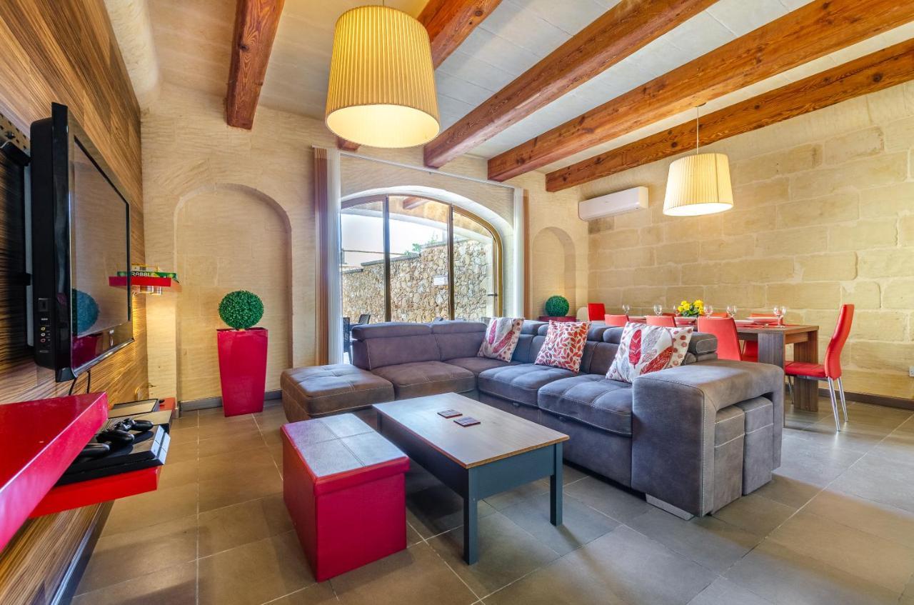 A Popular Pet Friendly Villa With A Pool, Gozo Xaghra Bagian luar foto